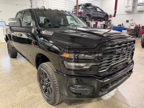 Used 2025 RAM 2500 Big Horn AWD/4WD image 1