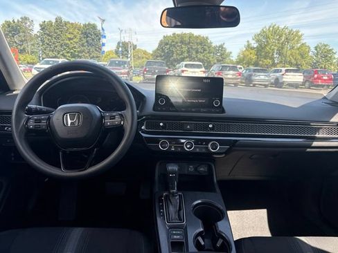 Used 2023 Honda Civic LX image 5