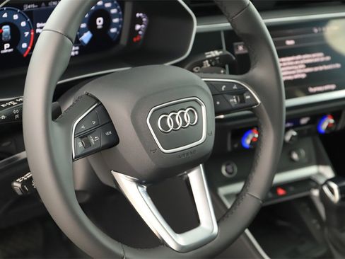 New 2025 Audi Q3 2.0T Premium image 16