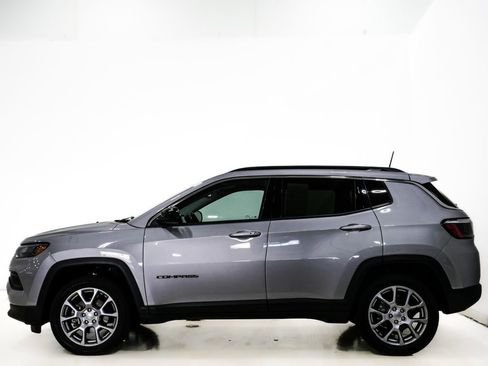 Used 2022 Jeep Compass Latitude image 5
