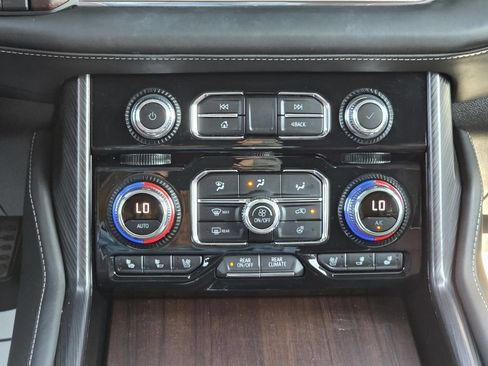 Used 2023 GMC Yukon Denali Ultimate w/ LPO, Floor Liner Package AWD/4WD image 15