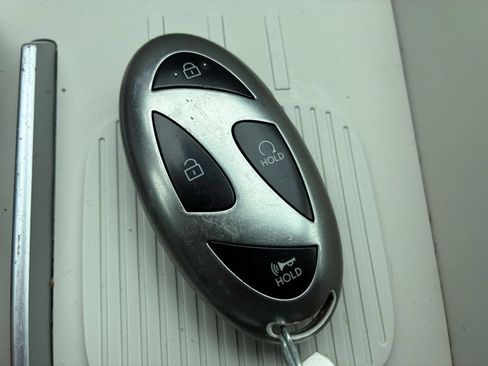 Used 2025 Hyundai Santa Fe SEL FWD image 17