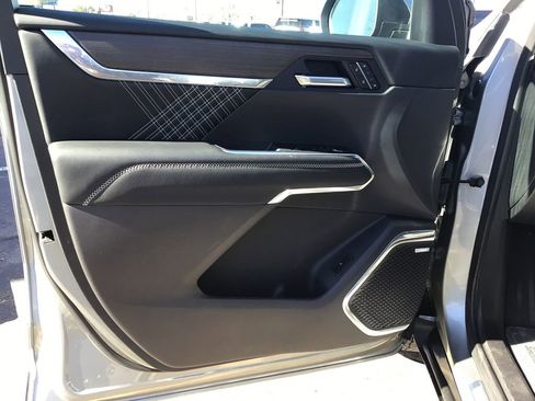 Used 2025 GMC Acadia Denali w/ Super Cruise Package image 11