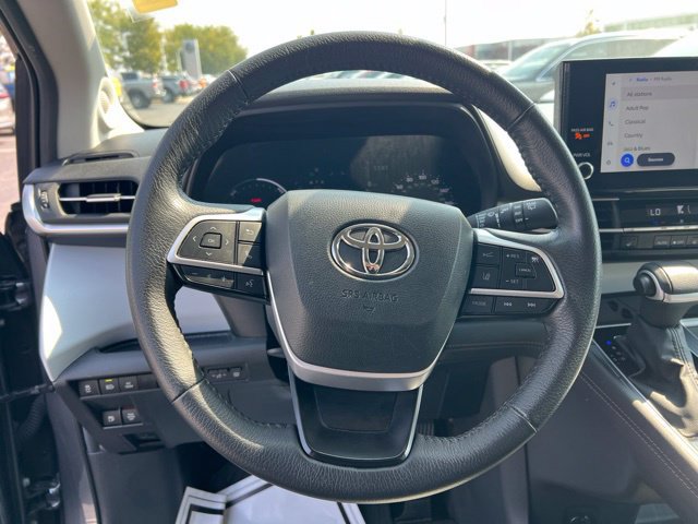 Used 2025 Toyota Sienna XLE w/ XLE Plus Package FWD image 13