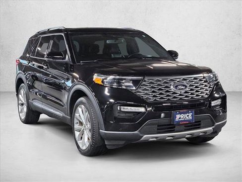 Used 2023 Ford Explorer Platinum w/ Technology Package image 3