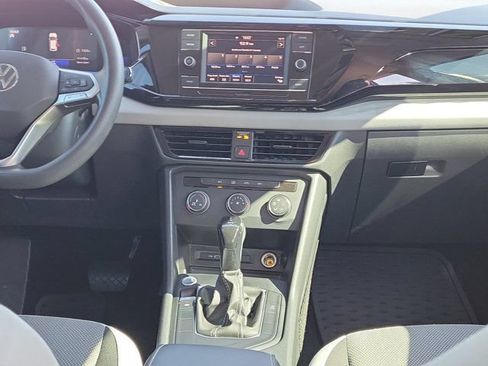 Certified 2022 Volkswagen Taos S FWD image 5