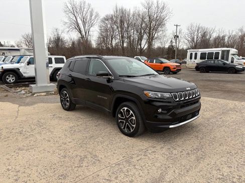 Used 2022 Jeep Compass Limited AWD/4WD image 3
