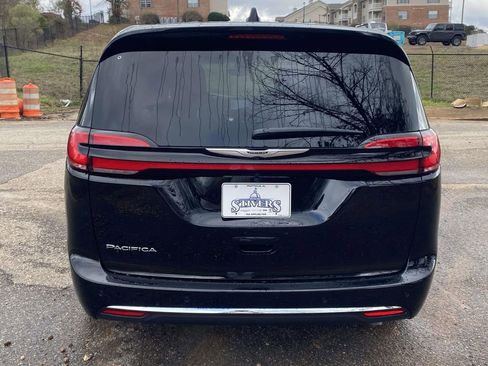 New 2026 Chrysler Pacifica Select image 5