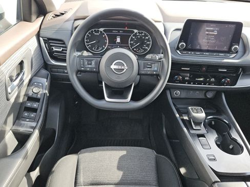 Used 2023 Nissan Rogue SV FWD image 5