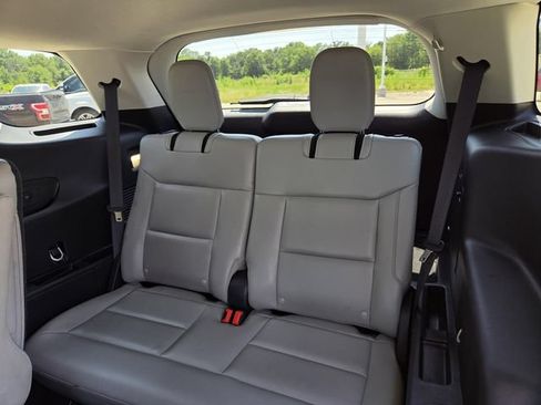 Used 2025 Ford Explorer Active w/ Active Comfort Package RWD image 33