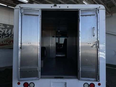 Used 2017 Ford E-350 and Econoline 350 Super Duty w/ A/C Prep Package image 15