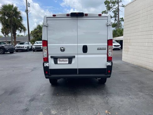 Used 2025 RAM ProMaster 2500 w/ Convenience Group FWD image 4