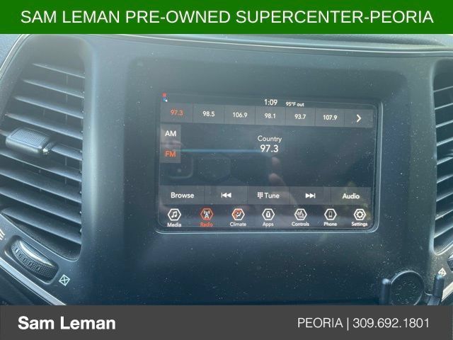 Used 2019 Jeep Cherokee Latitude w/ Cold Weather Group FWD image 8