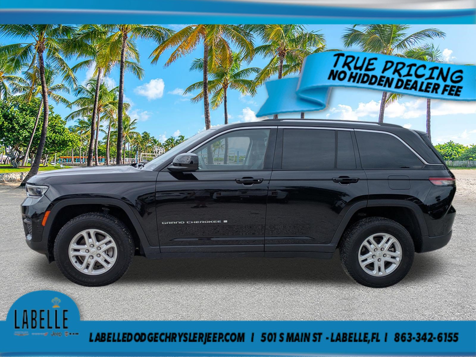 Used 2023 Jeep Grand Cherokee Laredo AWD/4WD image 7