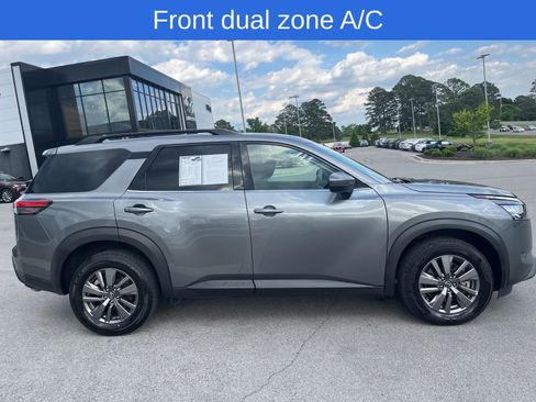 Used 2025 Nissan Pathfinder SV FWD image 4