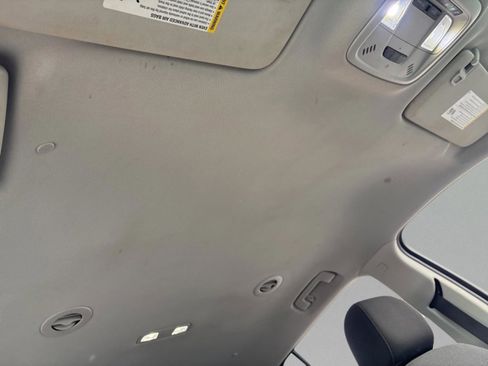 Used 2021 Chevrolet Traverse LT image 40