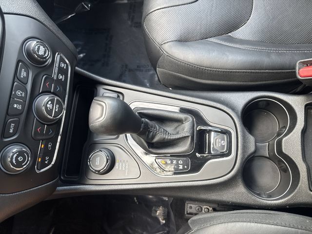 Used 2019 Jeep Cherokee Limited w/ Technology Group AWD/4WD image 25