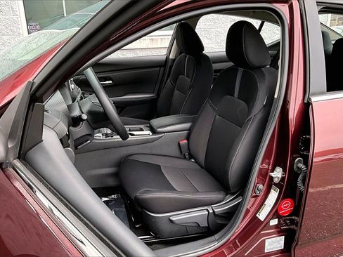 Certified 2025 Nissan Sentra SV image 18