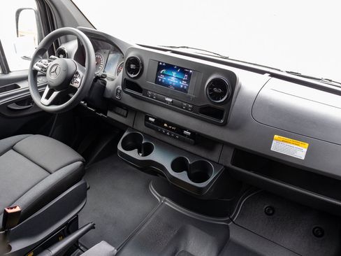 Used 2024 Mercedes-Benz Sprinter 2500 image 15