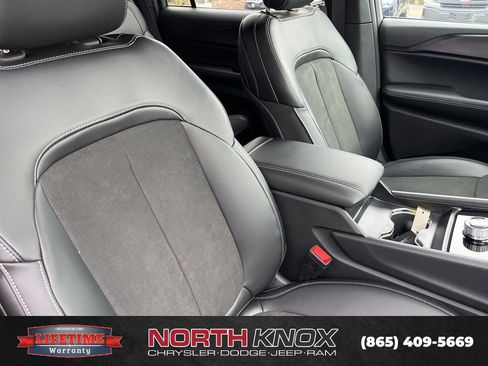 New 2025 Jeep Grand Cherokee L Altitude image 30