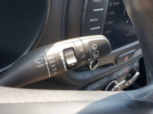 Used 2025 Kia Soul LX w/ LX Technology Package FWD image 24