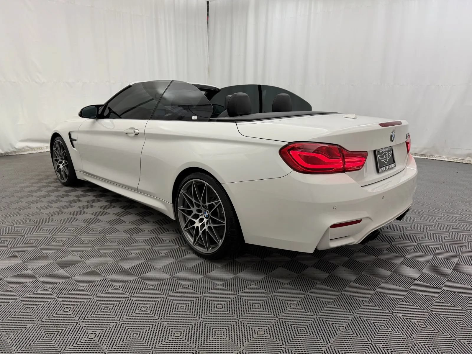 Used 2018 BMW M4 Convertible RWD image 10