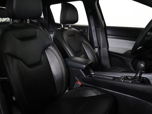 Used 2024 Jeep Compass Latitude w/ Sun and Sound Group AWD/4WD image 29