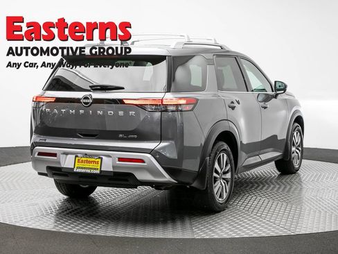 Used 2023 Nissan Pathfinder SL AWD/4WD image 5