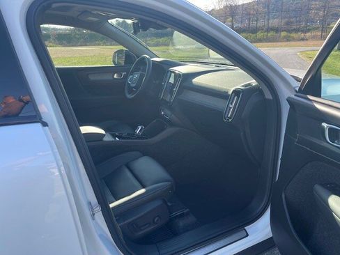 Used 2025 Volvo XC40 B5 Plus w/ Protection Package Premier AWD/4WD image 11