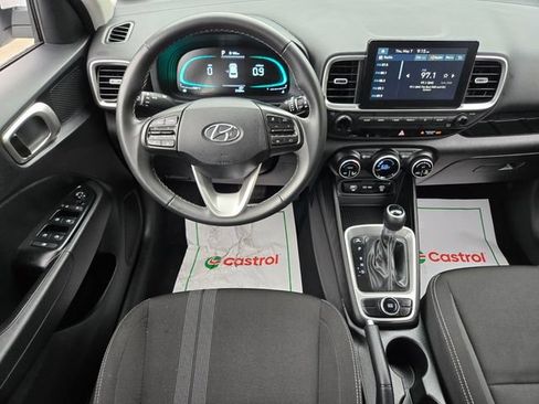 Used 2025 Hyundai Venue SEL FWD image 15