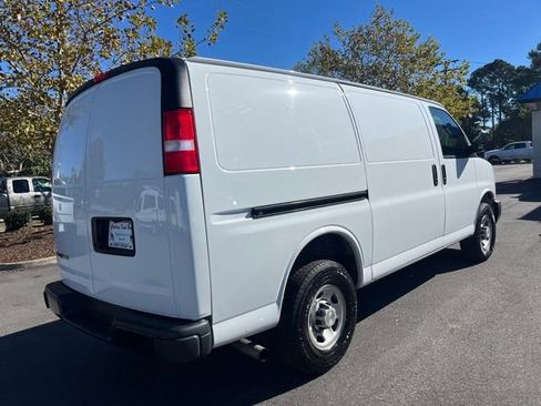 Used 2022 Chevrolet Express 2500 w/ Driver Convenience Package image 5