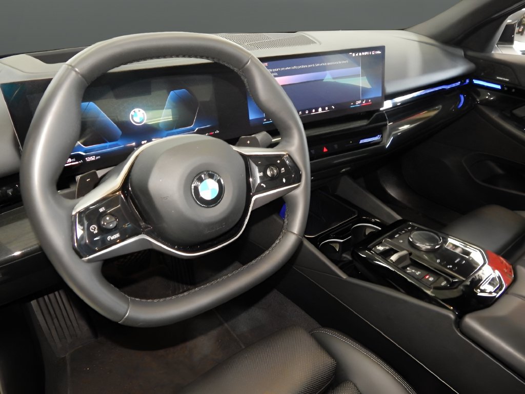 Used 2025 BMW 530i xDrive w/ Premium Package AWD/4WD image 12