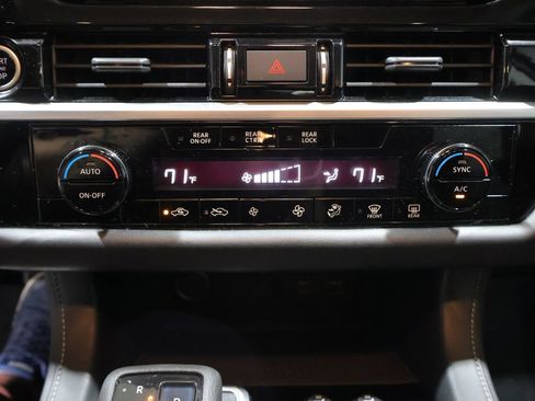 Used 2022 Nissan Pathfinder S AWD/4WD image 29