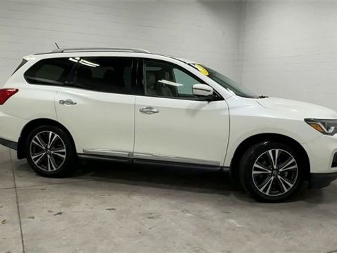 Used 2017 Nissan Pathfinder Platinum image 4