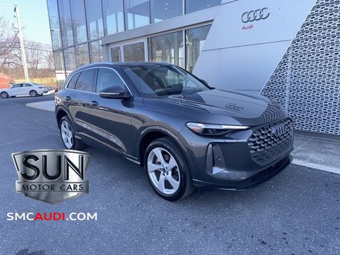 Certified 2025 Audi Q5 Premium Plus w/ Premium Plus image 1