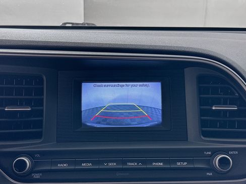 Used 2019 Hyundai Elantra SE image 21
