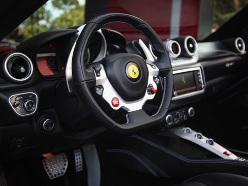 Used 2015 Ferrari California T RWD image 44