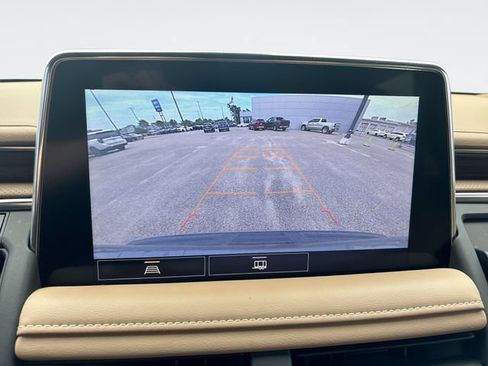 Used 2021 Chevrolet Suburban Premier AWD/4WD image 17