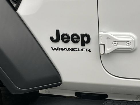 Used 2024 Jeep Wrangler Unlimited Sport AWD/4WD image 29