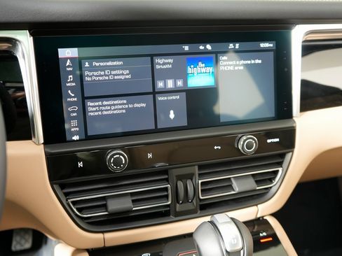New 2026 Porsche Macan image 24