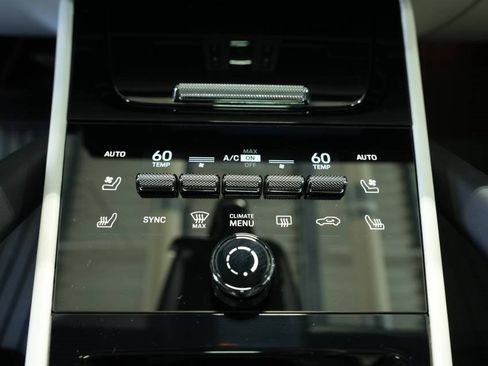 Used 2025 Porsche Cayenne Coupe image 22