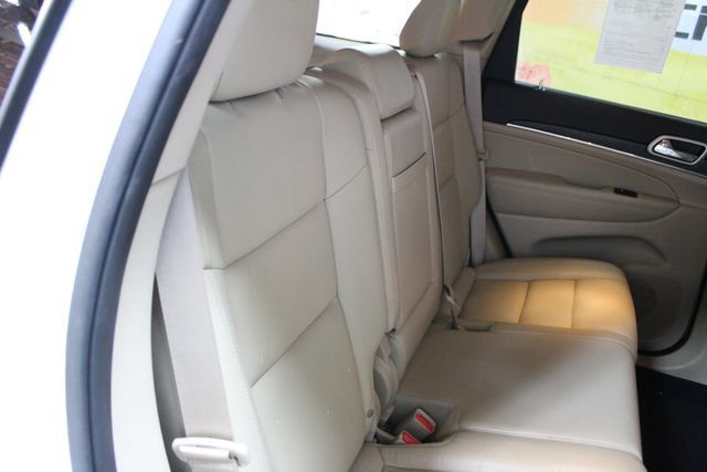Used 2020 Jeep Grand Cherokee Limited AWD/4WD image 9