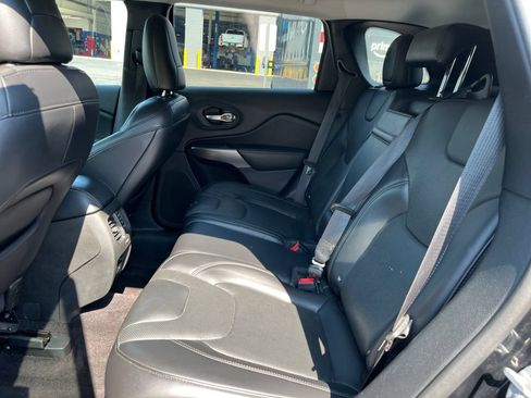 Used 2019 Jeep Cherokee Limited AWD/4WD image 19