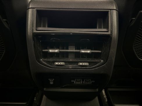 Used 2022 Jeep Grand Cherokee Laredo w/ Luxury Tech Group I image 19