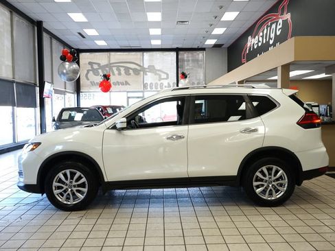 Used 2017 Nissan Rogue SV AWD/4WD image 3