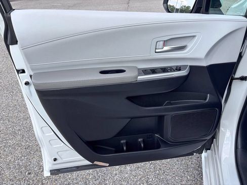 Certified 2026 Toyota Sienna XLE FWD image 19