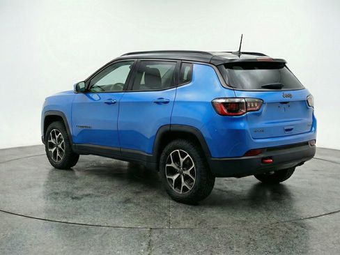 Used 2025 Jeep Compass Trailhawk image 6