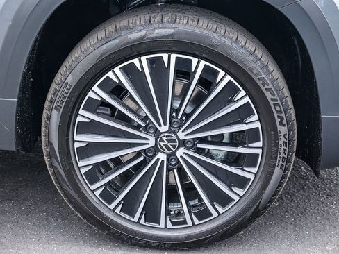 New 2025 Volkswagen Taos SE image 18
