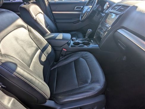 Used 2018 Ford Explorer XLT w/ Equipment Group 202A image 20