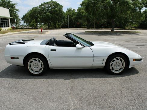 Used 1991 Chevrolet Corvette Convertible image 17